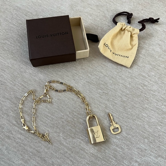 LOUIS VUITTON LOCK & KEY full inclusion w Italian 14kt plated chain Italy stamp🎁 - Picture 11 of 12
